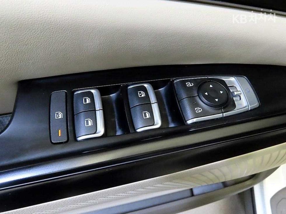 Kia Carnival — miniaturë 13