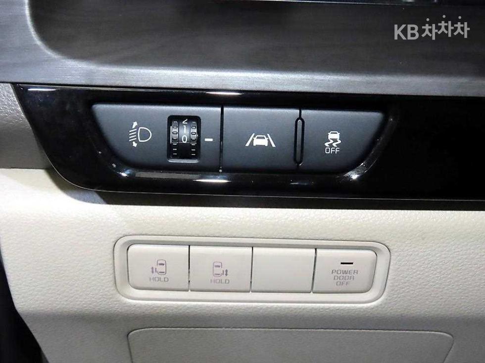Kia Carnival — miniaturë 14