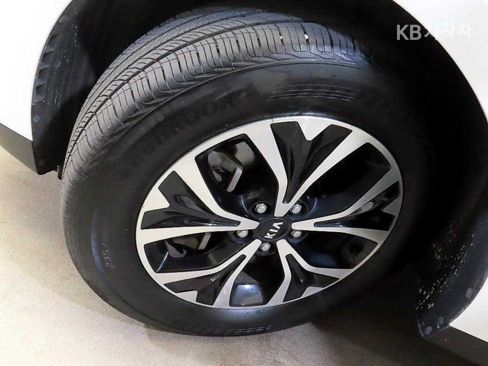 Kia Carnival — miniaturë 20