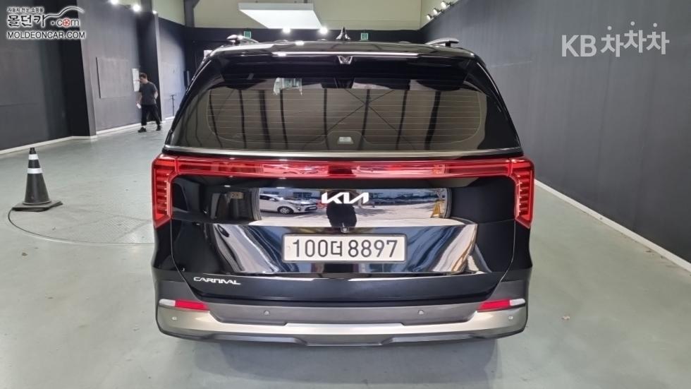 Kia Carnival — miniaturë 4