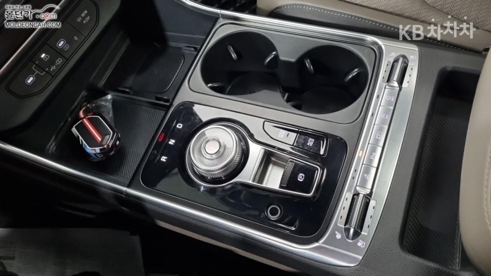 Kia Carnival — miniaturë 14