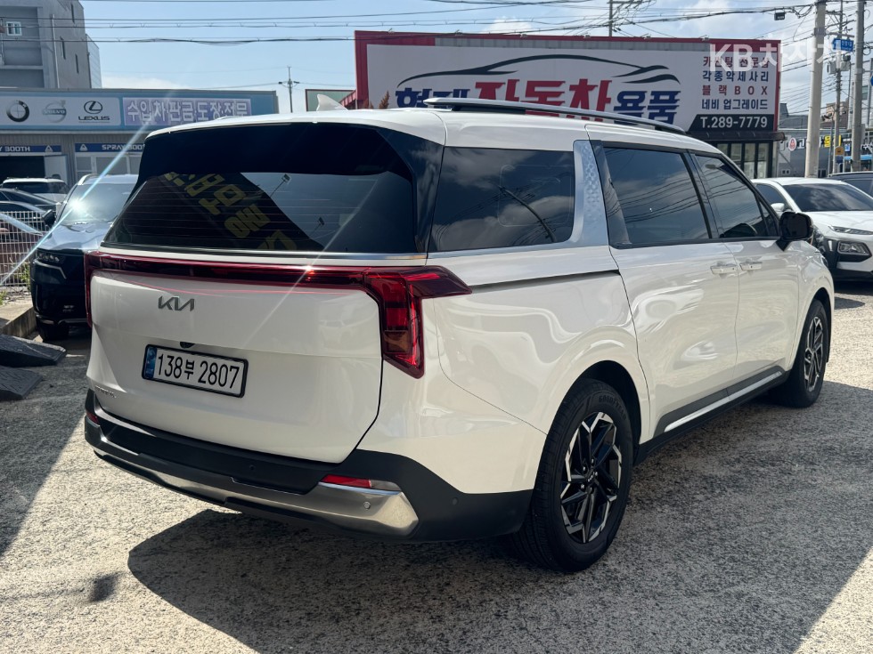 Kia Carnival — miniaturë 2