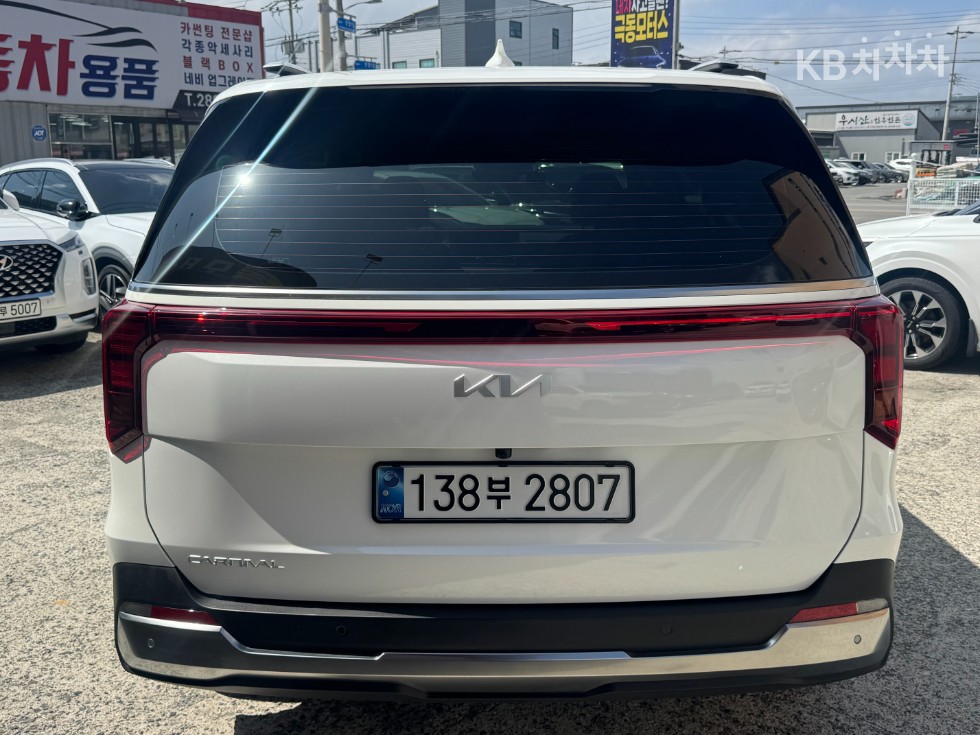 Kia Carnival — miniaturë 4