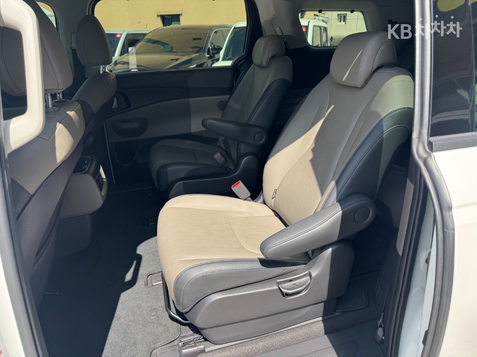 Kia Carnival — miniaturë 11