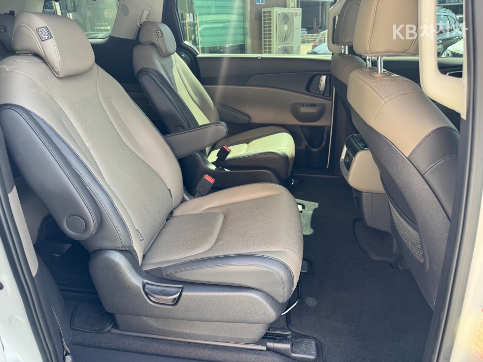 Kia Carnival — miniaturë 12