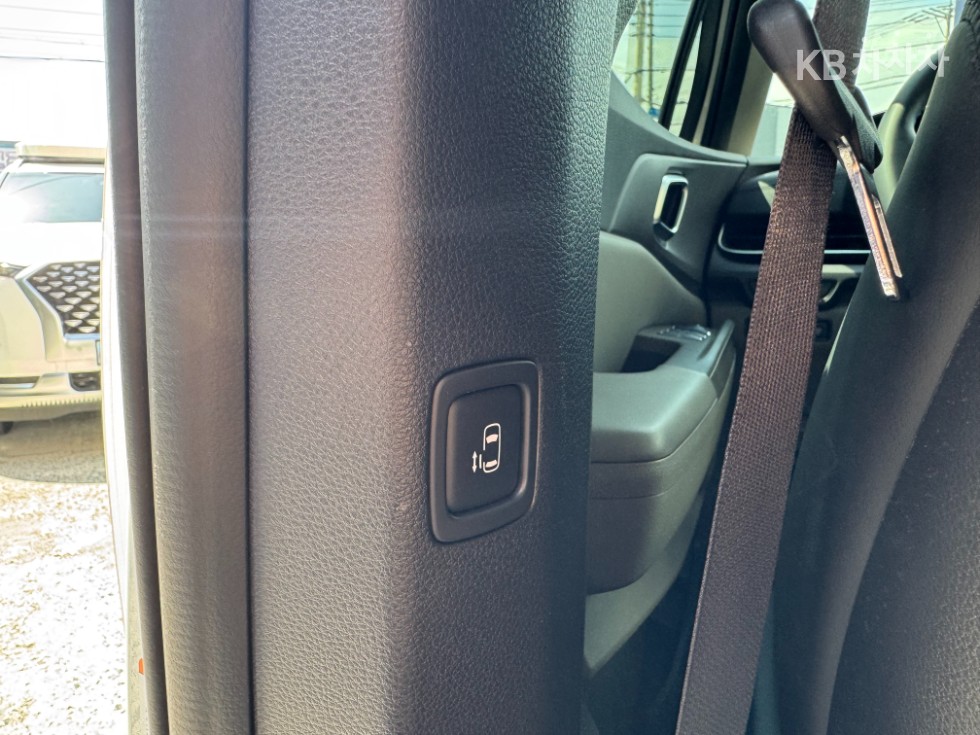 Kia Carnival — miniaturë 17