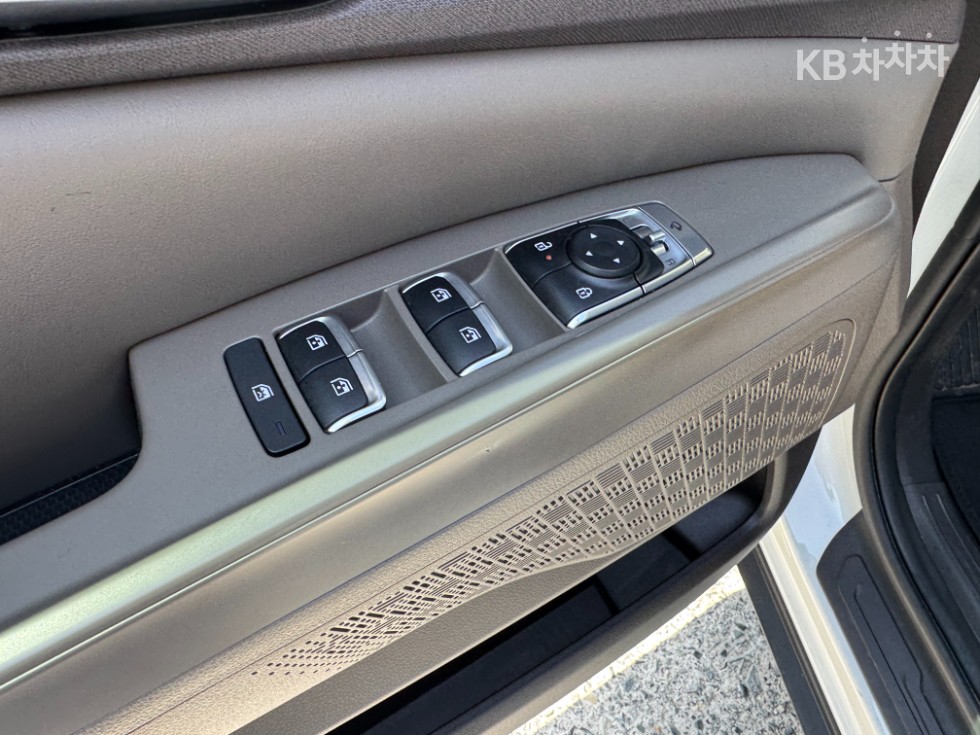 Kia Carnival — miniaturë 18