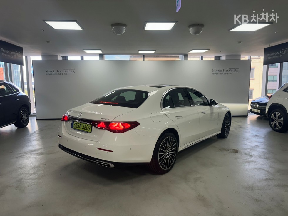 Mercedes-Benz E-klasse — miniaturë 4