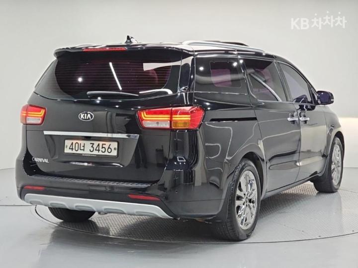 Kia Carnival — miniaturë 4