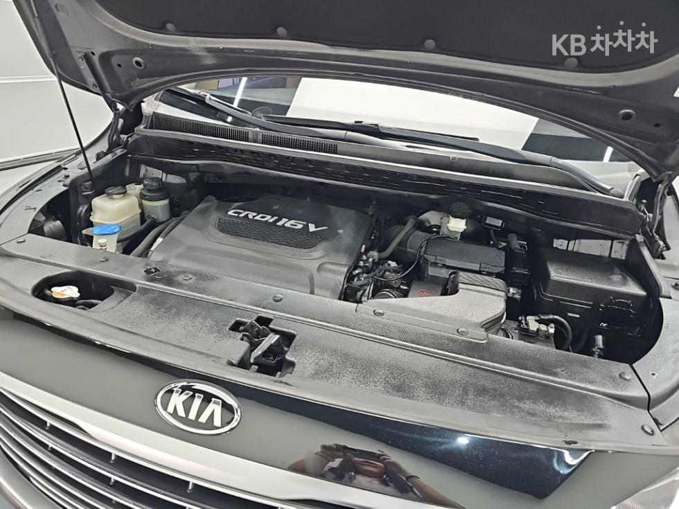 Kia Carnival — miniaturë 5