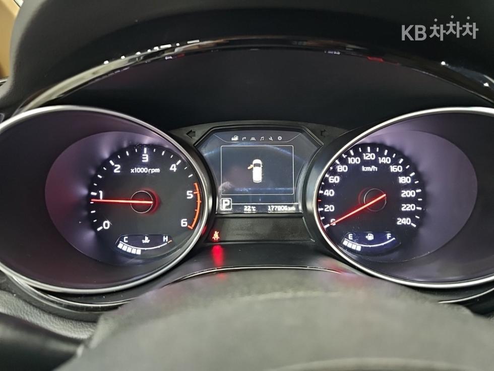 Kia Carnival — miniaturë 6