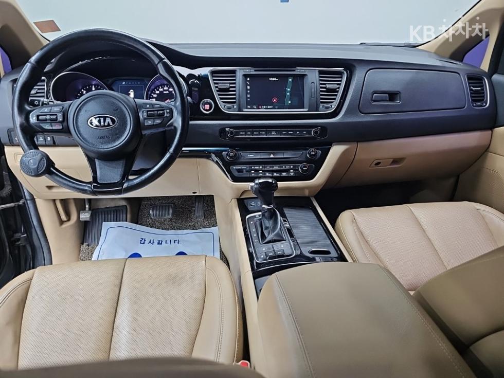 Kia Carnival — miniaturë 7