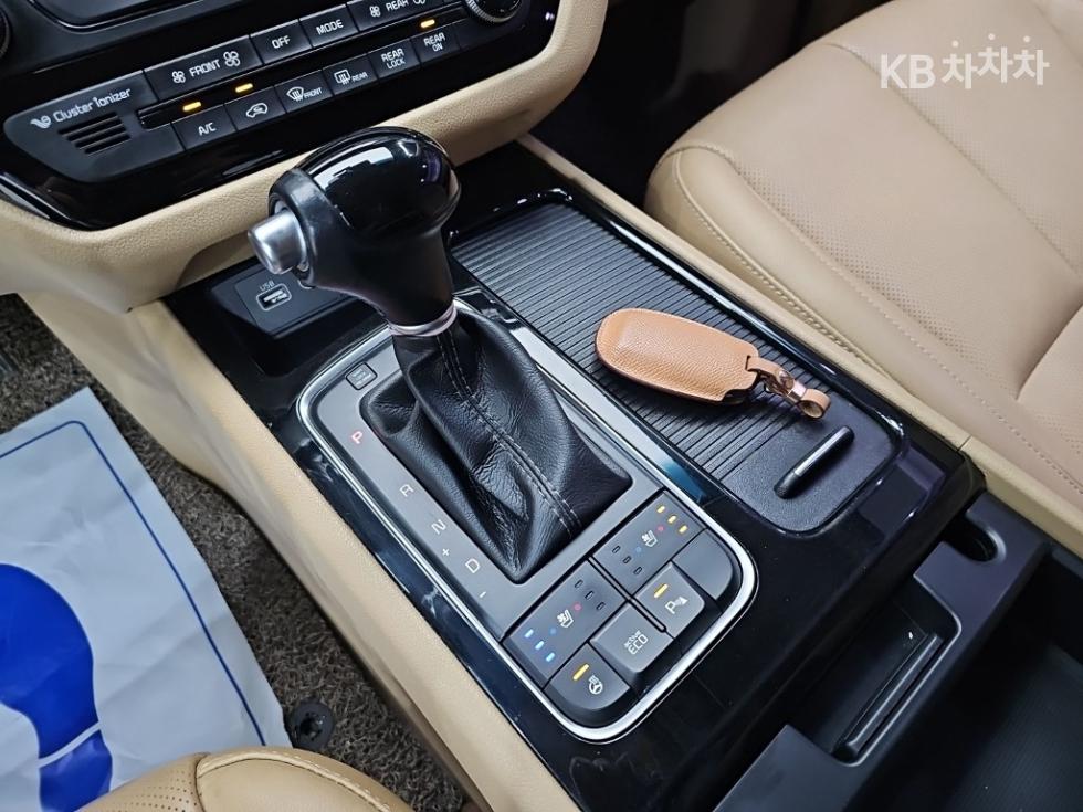 Kia Carnival — miniaturë 8