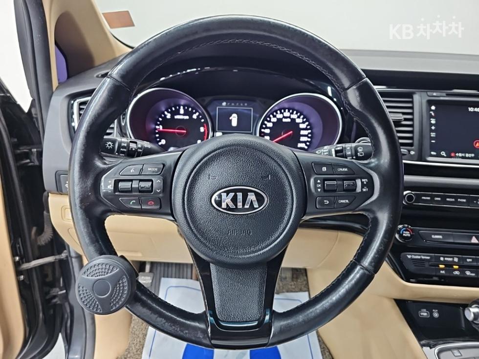 Kia Carnival — miniaturë 9