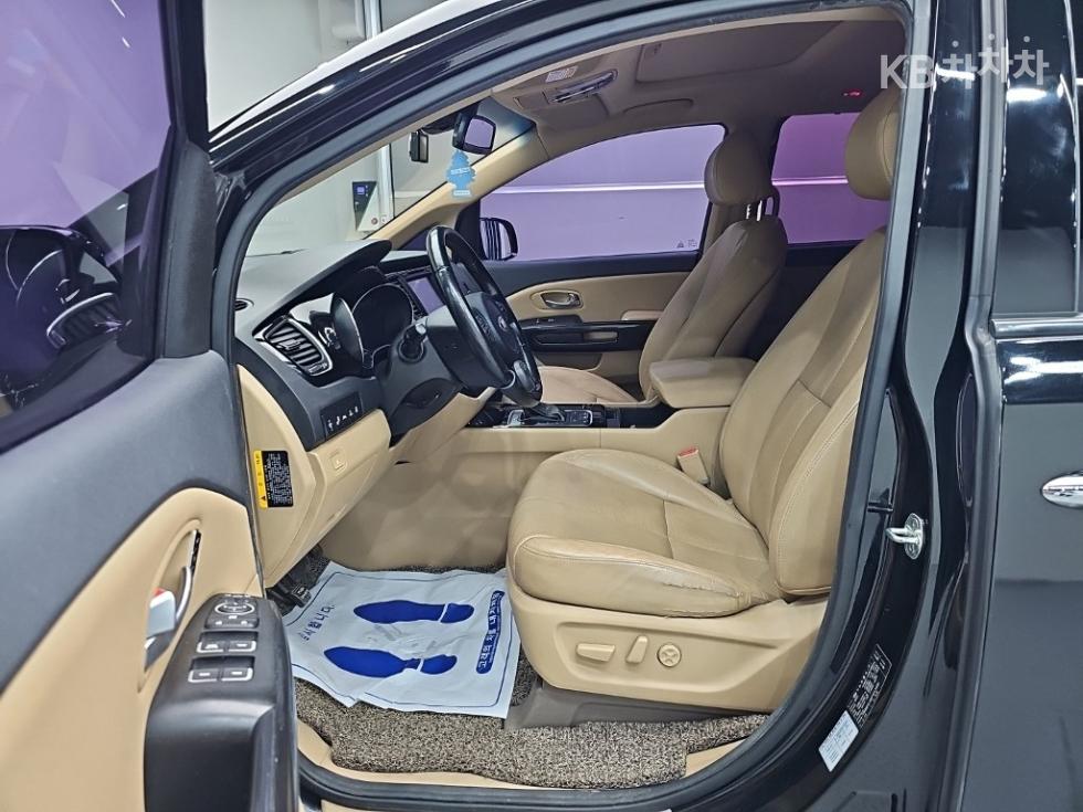 Kia Carnival — miniaturë 11
