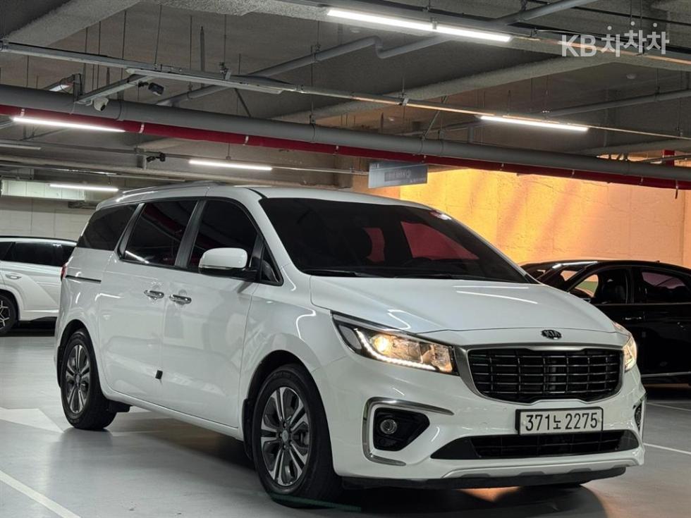 Kia Carnival — miniaturë 2