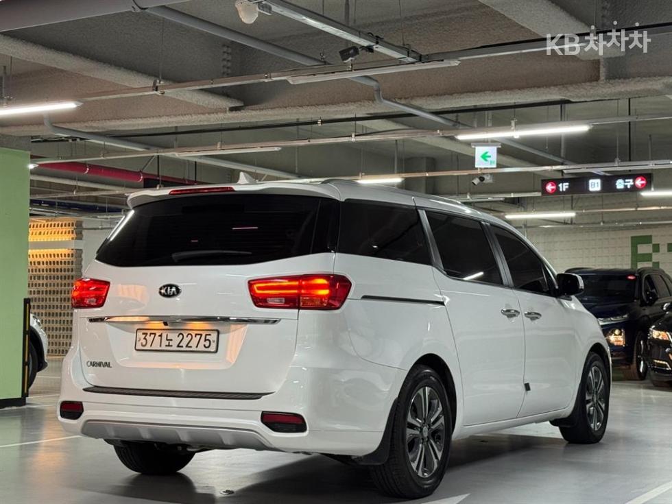 Kia Carnival — miniaturë 3