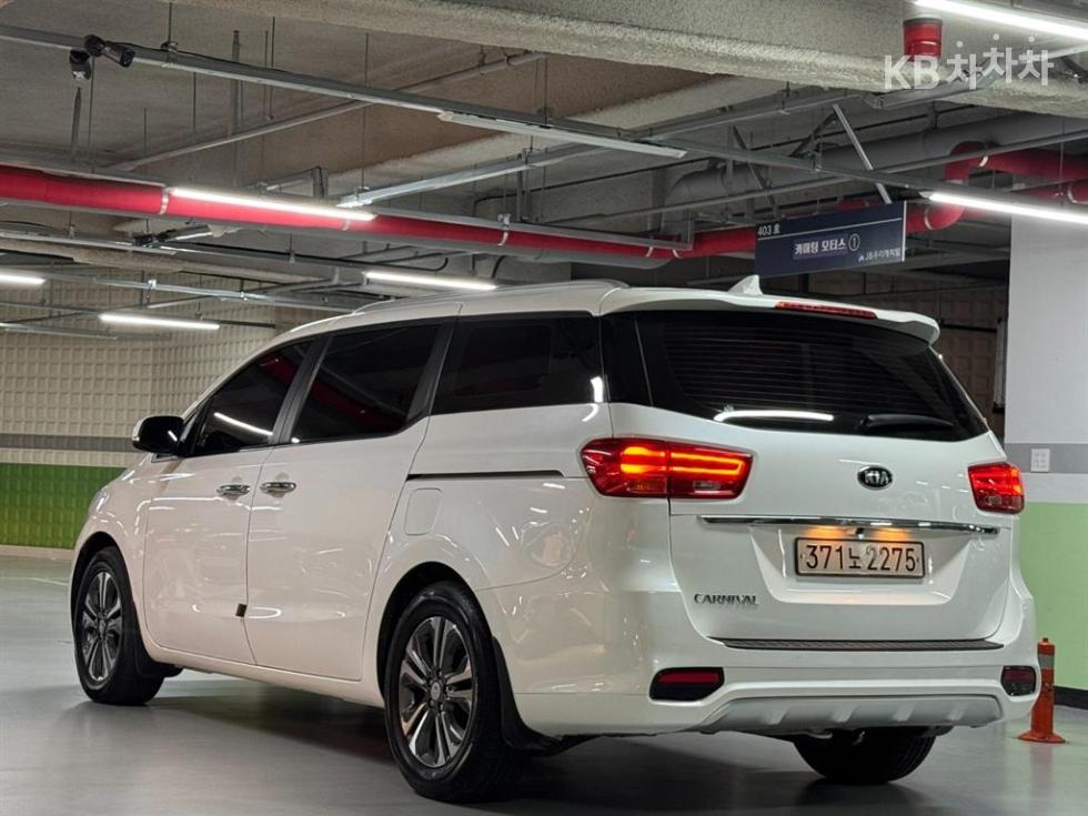 Kia Carnival — miniaturë 4