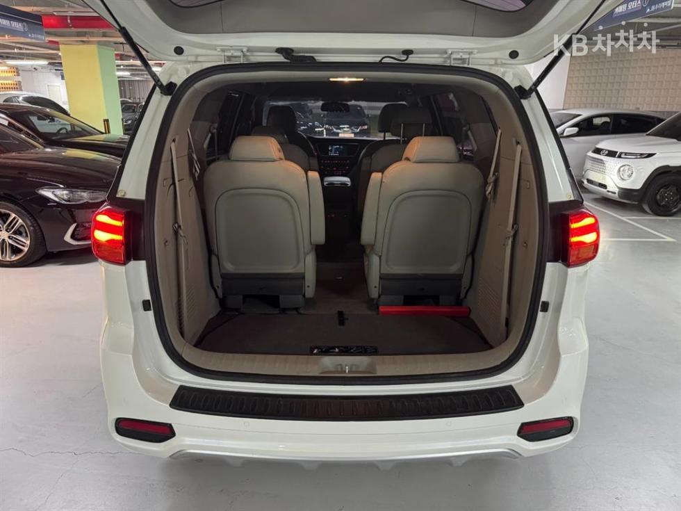 Kia Carnival — miniaturë 5