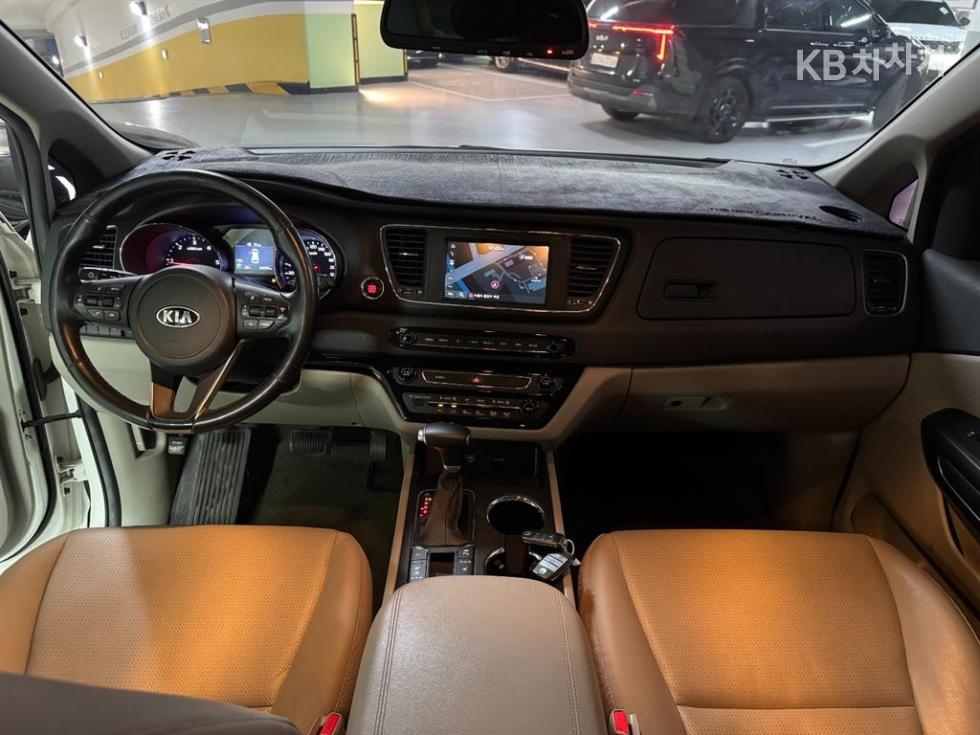 Kia Carnival — miniaturë 8
