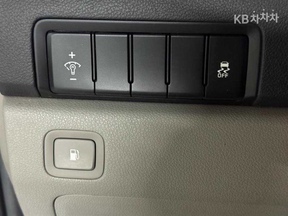 Kia Carnival — miniaturë 15