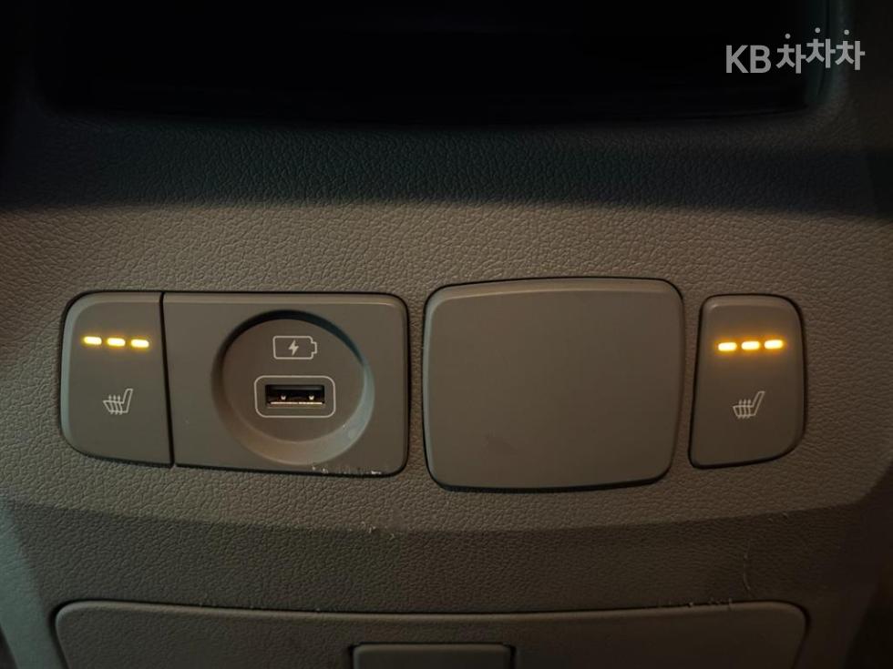Kia Carnival — miniaturë 16