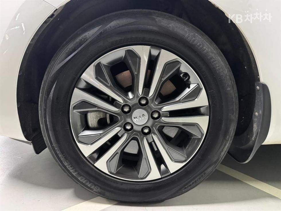 Kia Carnival — miniaturë 17