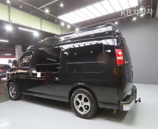 Chevrolet Express — miniaturë 3