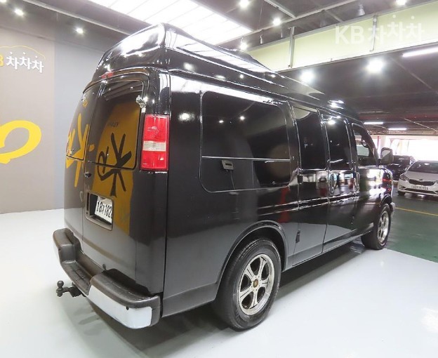 Chevrolet Express — miniaturë 4