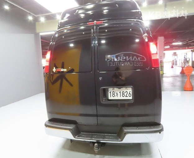 Chevrolet Express — miniaturë 5