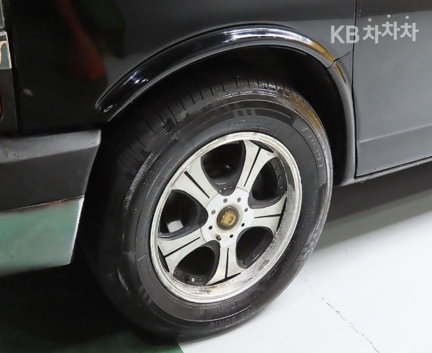 Chevrolet Express — miniaturë 16