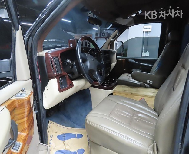 Chevrolet Express — miniaturë 8