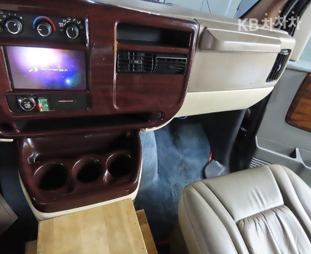 Chevrolet Express — miniaturë 9