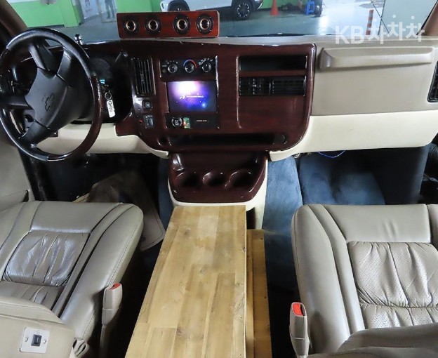 Chevrolet Express — miniaturë 7