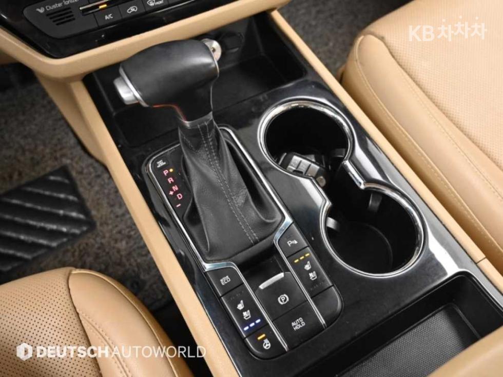 Kia Carnival — miniaturë 9
