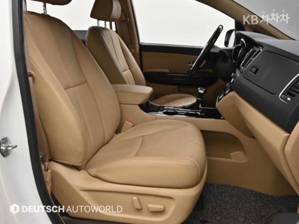 Kia Carnival — miniaturë 10