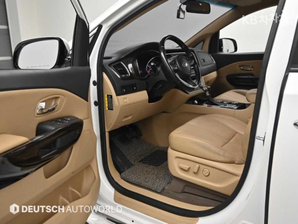 Kia Carnival — miniaturë 11