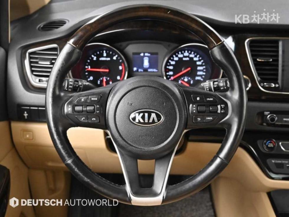 Kia Carnival — miniaturë 13