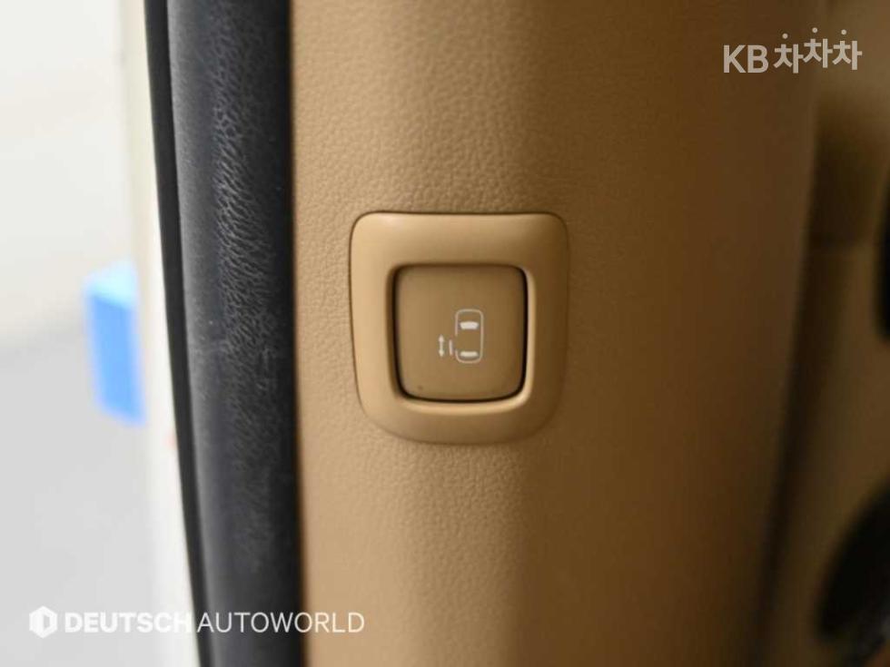 Kia Carnival — miniaturë 17