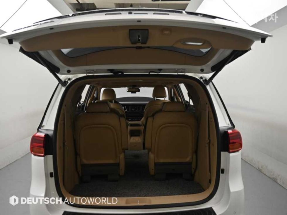 Kia Carnival — miniaturë 20