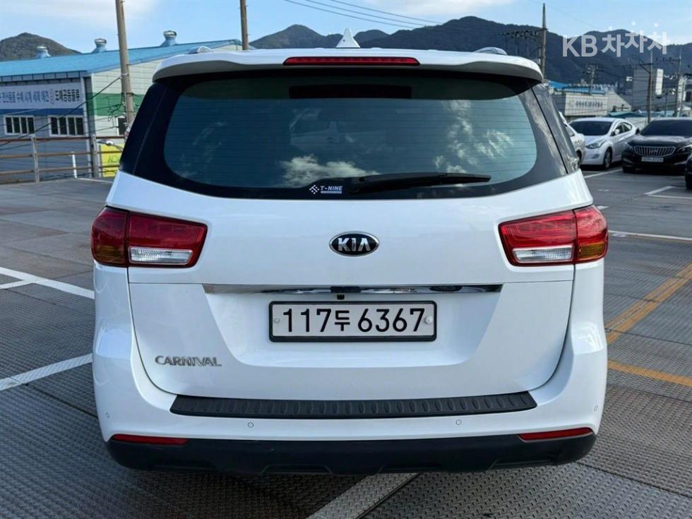 Kia Carnival — miniaturë 4