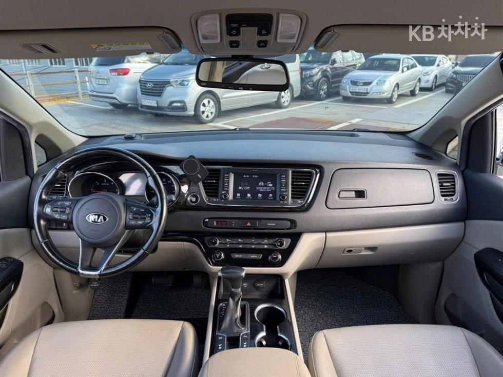 Kia Carnival — miniaturë 6