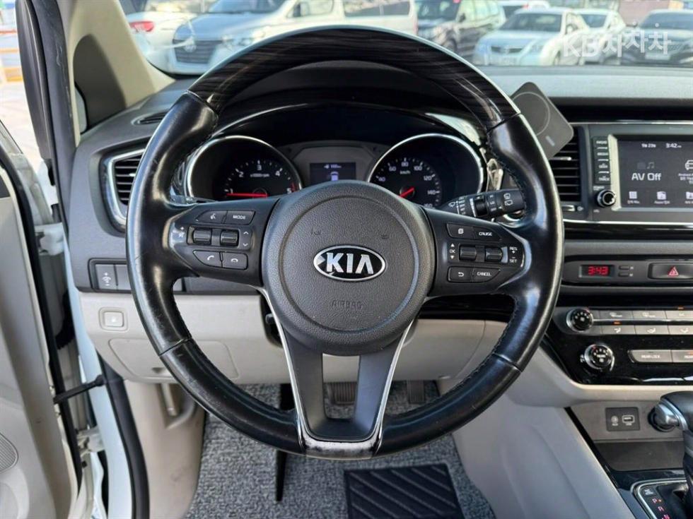 Kia Carnival — miniaturë 7