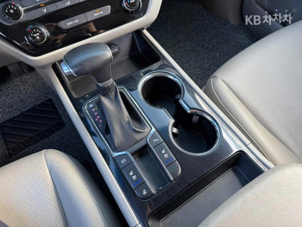 Kia Carnival — miniaturë 9