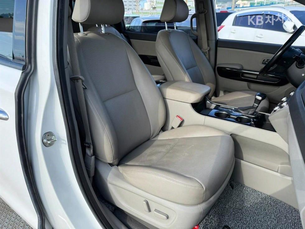 Kia Carnival — miniaturë 11