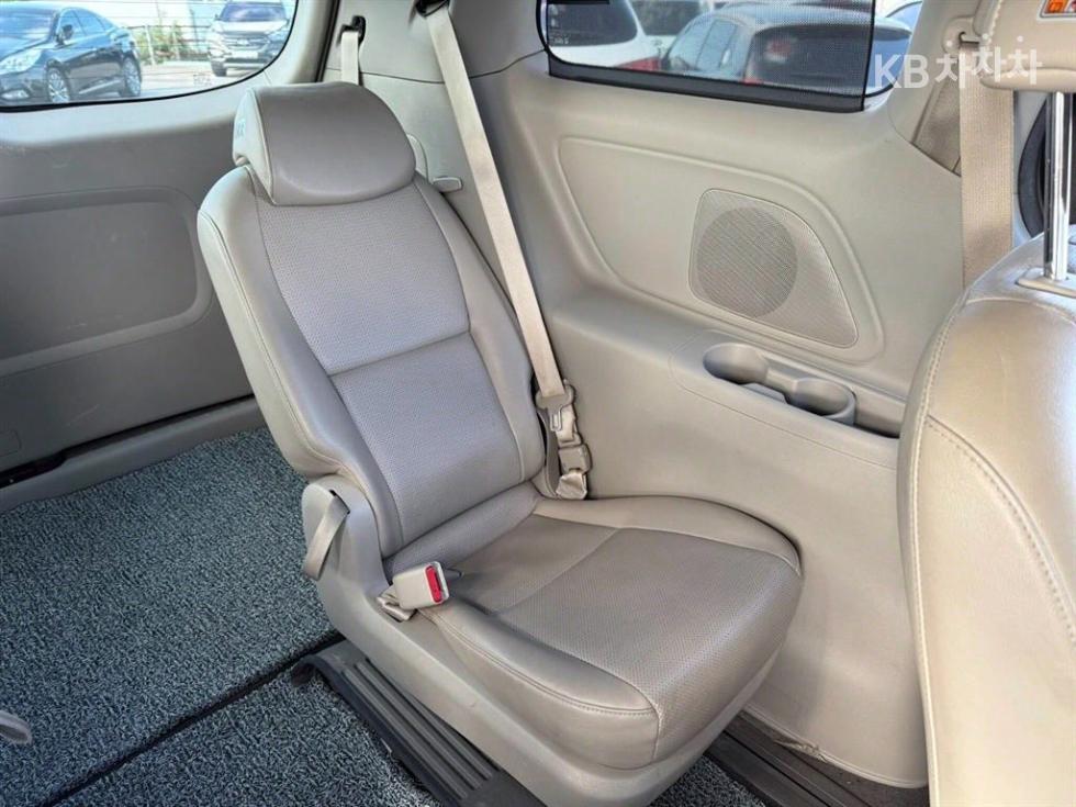 Kia Carnival — miniaturë 13