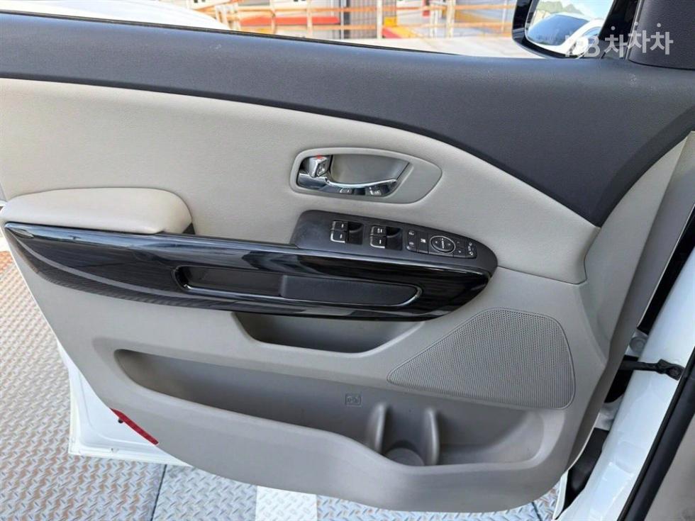 Kia Carnival — miniaturë 15