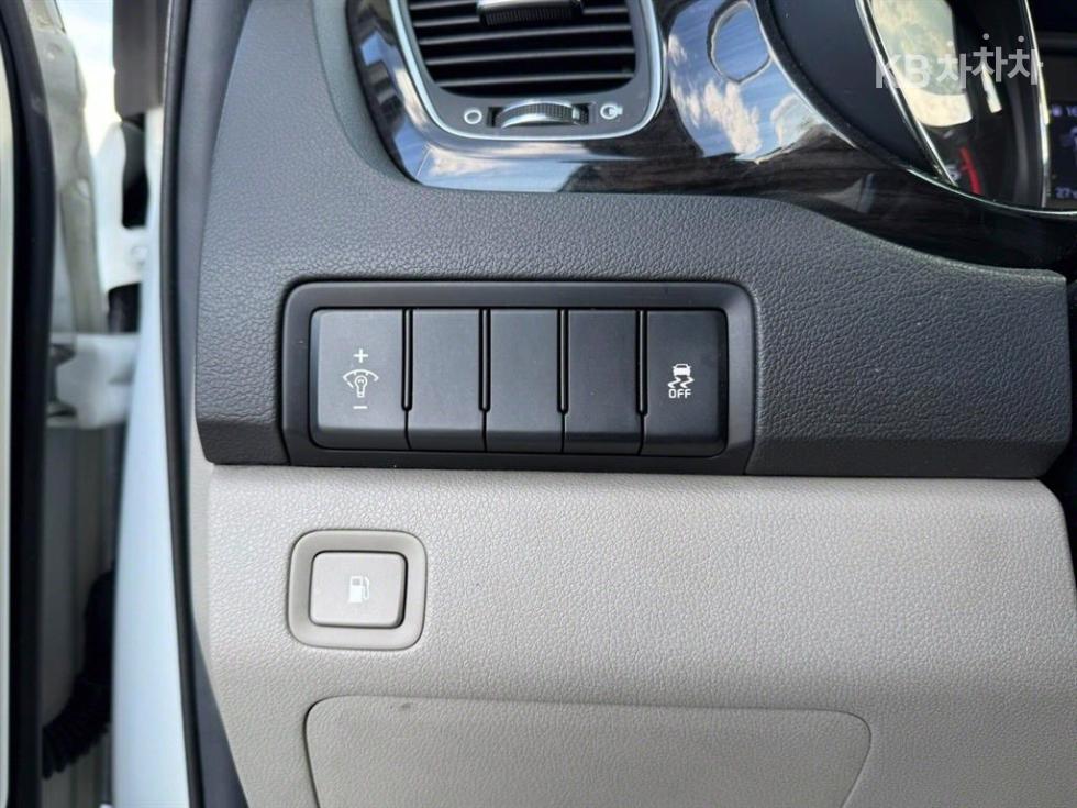 Kia Carnival — miniaturë 16