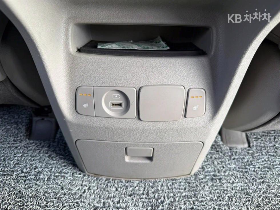 Kia Carnival — miniaturë 17