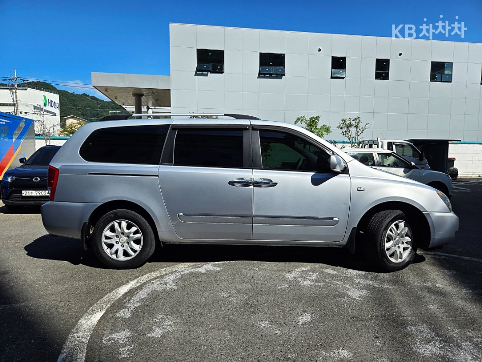Kia Carnival — miniaturë 3